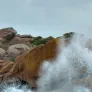 Photo Vague sur la côte de granit rose à Ploumanach