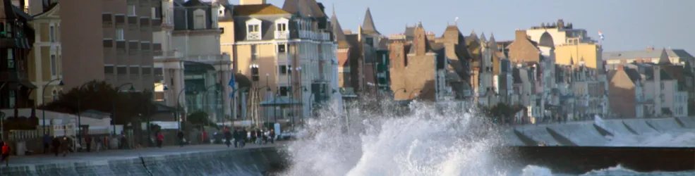 Photo Vague sur la digue de Saint-Malo