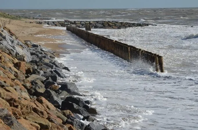 Photo de trois systèmes anti-érosion